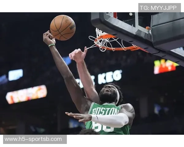 怀特三分表现出色助力球队胜利西蒙斯贡献巨大成关键球员