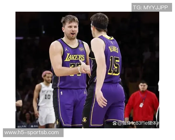 勇士连胜湖人和掘金苏群称其为今年黑马球队之一 勇士连胜湖人和掘金苏群称其为今年黑马球队之一