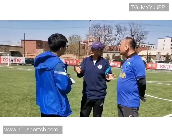 赛前升旗仪式上香港球员徐远征闭眼沉思引发热议 赛前升旗仪式上香港球员徐远征闭眼沉思引发热议